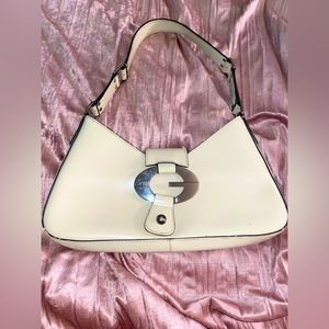 90s/Y2K RARE Women’s Beige and Silver Buckle Accent Logo Pre-Owned Guess Purse